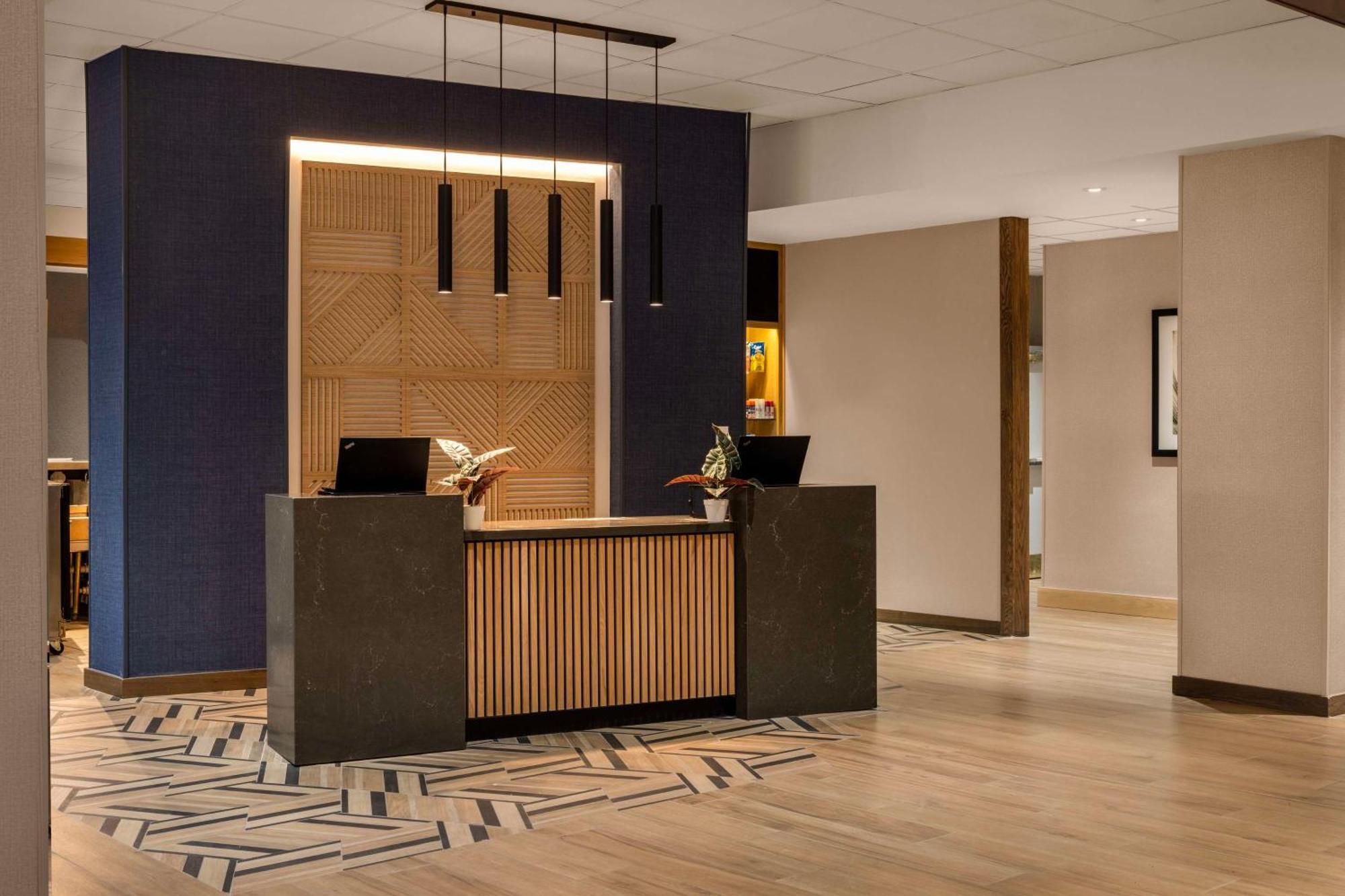 Hyatt Place Tempe Phoenix Airport Exterior photo