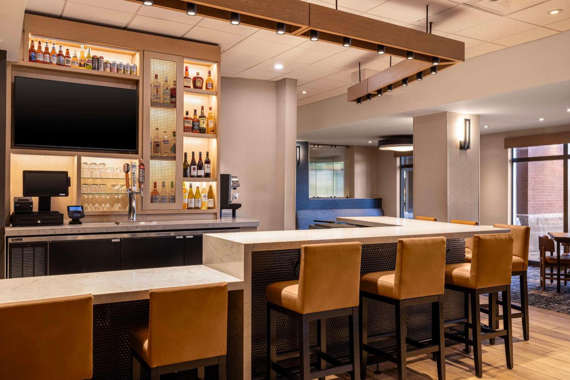 Hyatt Place Tempe Phoenix Airport Exterior photo