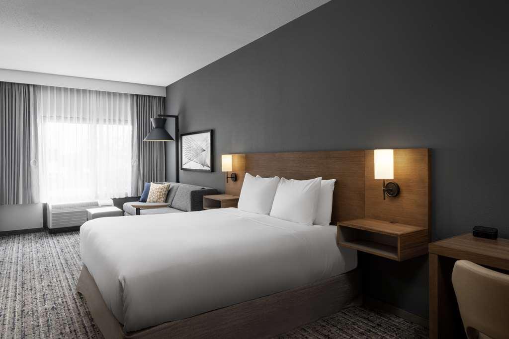 Hyatt Place Tempe Phoenix Airport Room photo